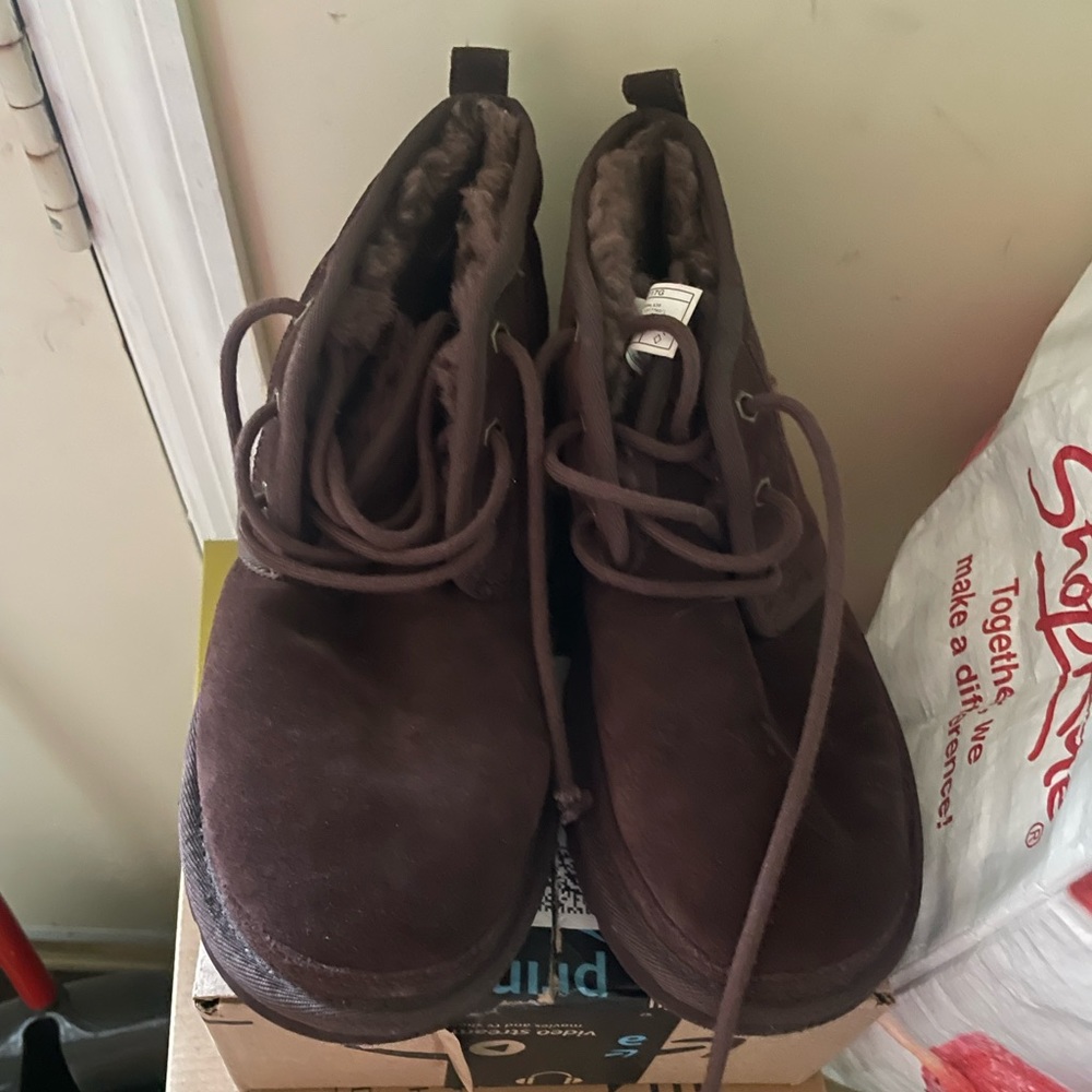 Ugh boot with ties size 9